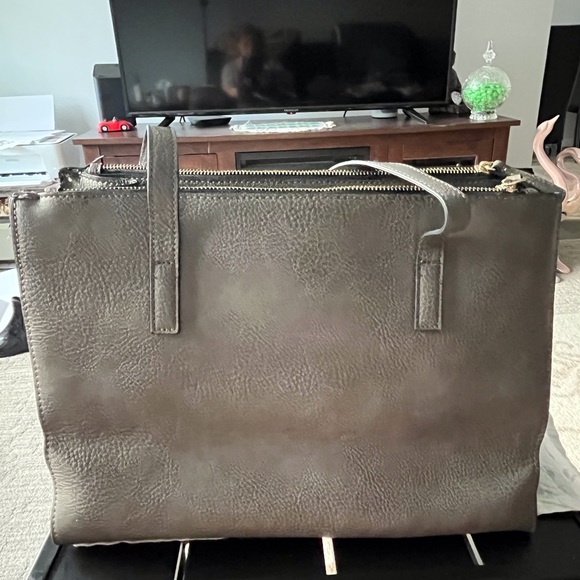 Beautiful Gianni Bini Purse - Picture 4 of 7